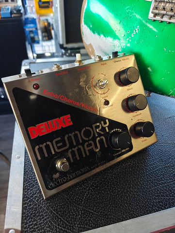 Electro-Harmonix Deluxe Memory Man 1990s (modded)